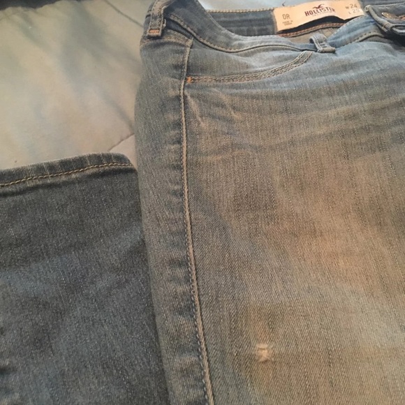 Light Wash Hollister Skinny Jeans - Picture 3 of 3